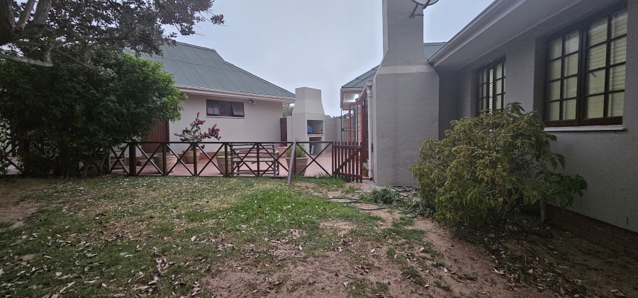 3 Bedroom Property for Sale in Middedorp Western Cape